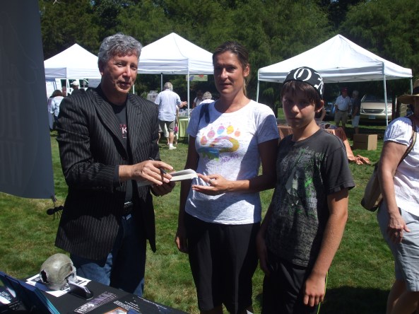 DSCF4157 Author Alan Kessler handing his novel to the mother of a young fan. Photo by Jason Harris.